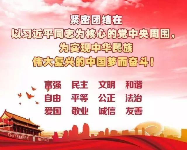 浅蓝色羽绒服配什么颜色内搭好看