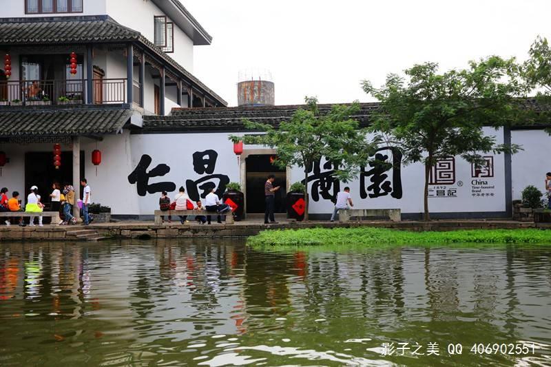 蒋勤勤近照爆出,短款羽绒服休闲有气质,状态看起来非常不错